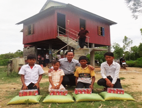 cambodia orphans christmas presents