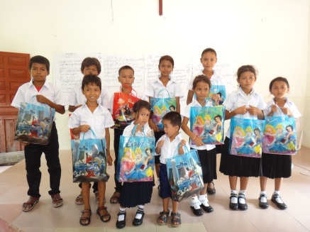 cambodia orphans christmas presents