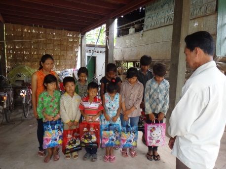 cambodia orphans praying