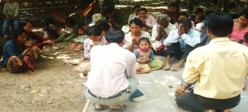 cambodian people praying